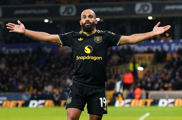 Bryan Mbeumo celebrates