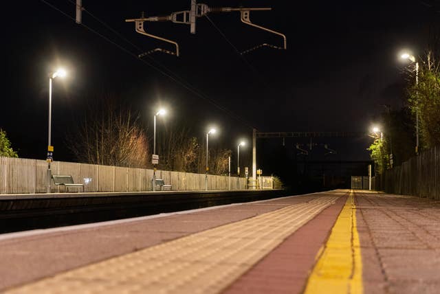Empty platforms at Pangbourne station