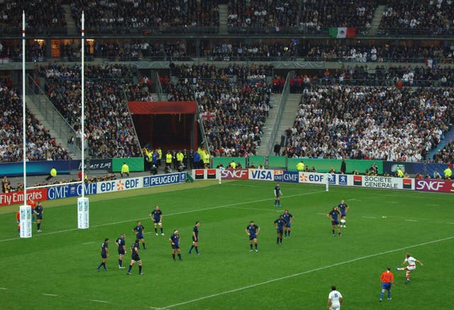 Jonny Wilkinson kicks a penalty against France in the 2007 semi-final