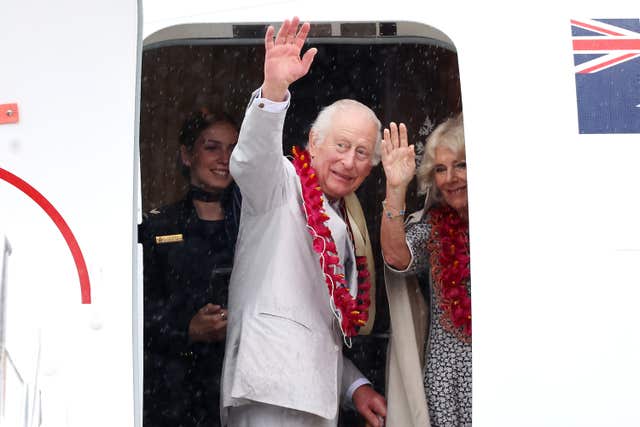 The King and Queen boarding an Royal Australian Air Force plane ahead of departing from Faleolo International Airport in Samoa 