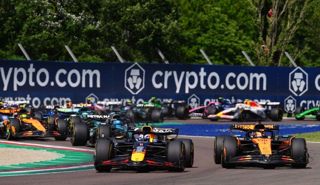 Verstappen passes Piastri