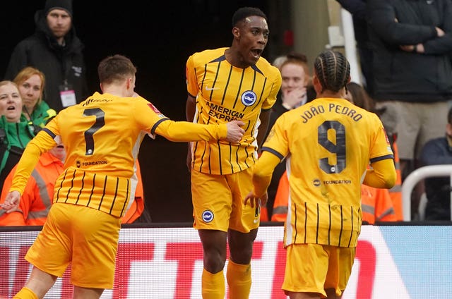  Danny Welbeck (centre) celebrates with team-mates after scoring Brighton's winner