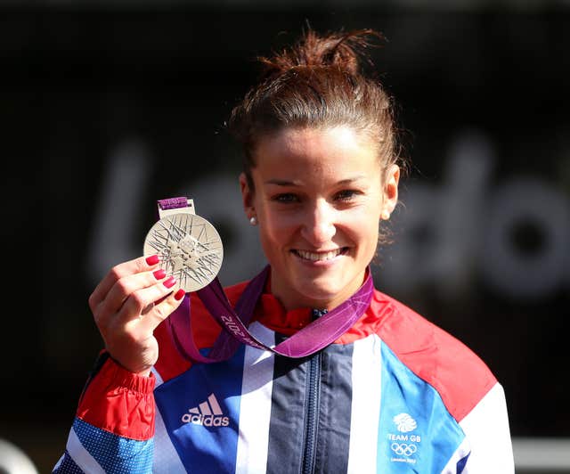 Lizzie Armitstead with her silver medal
