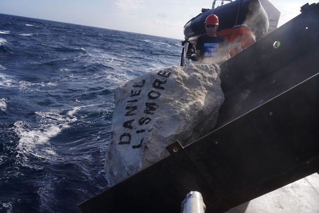 Greenpeace boulders drop