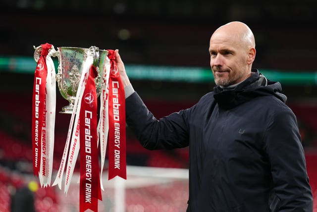Manchester United manager Erik ten Hag with the Carabao Cup 