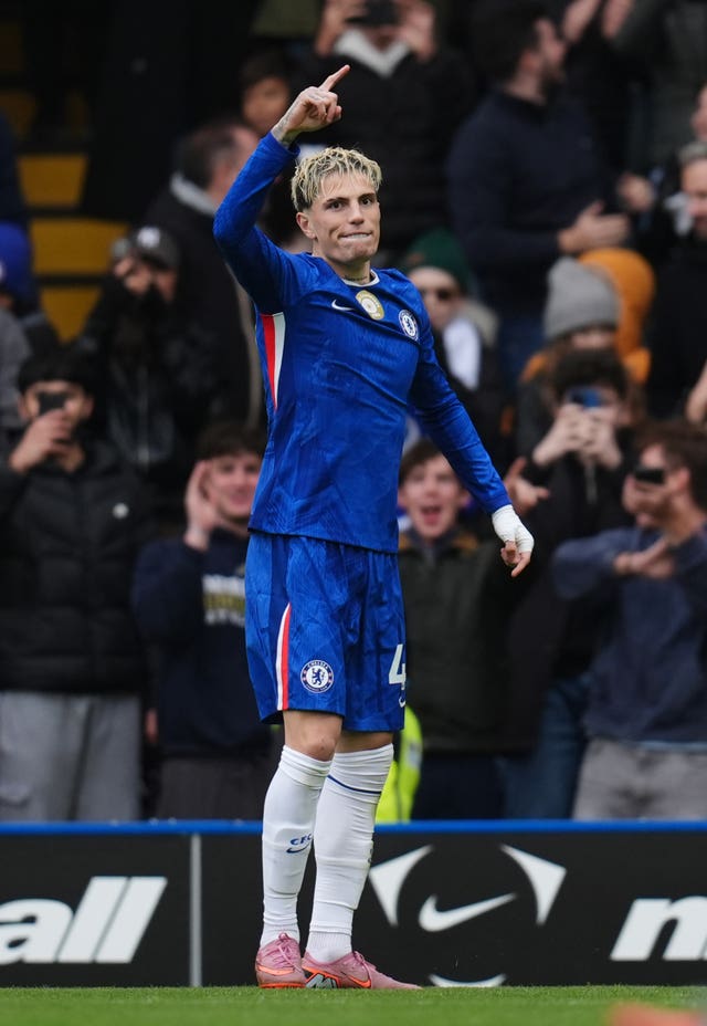 Alejandro Garnacho celebrates scoring the opener
