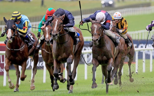 Above the Curve wins the Moyglare ”Jewels” Blandford Stakes at the Curragh 