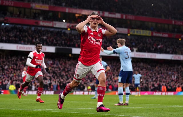 Leandro Trossard celebrates