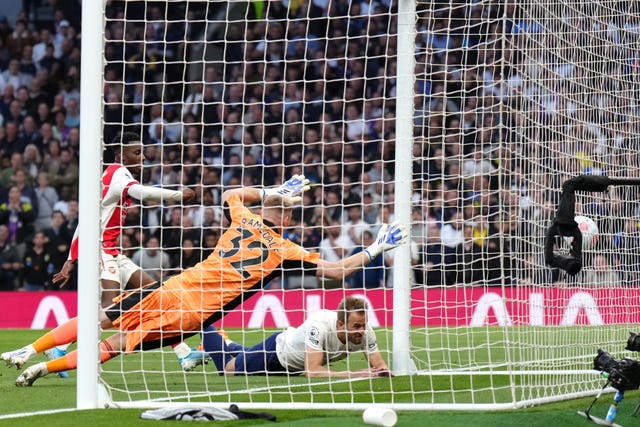 Harry Kane heads home Tottenham's second goal 
