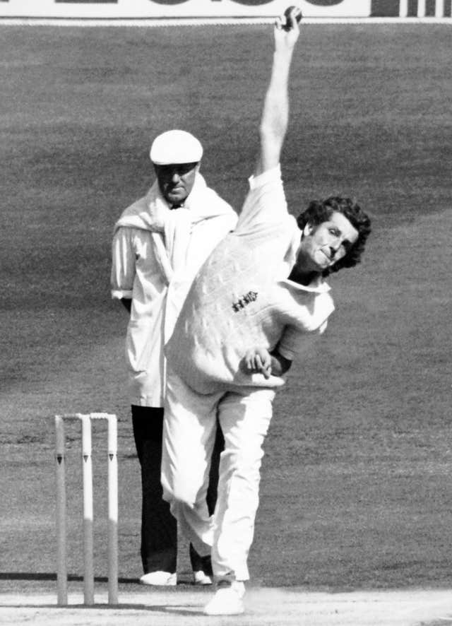 Cricket – Essex v Warwickshire – Benson and Hedges Cup 1983 (Quarter-Final) Day Three – The County Ground, Chelmsford