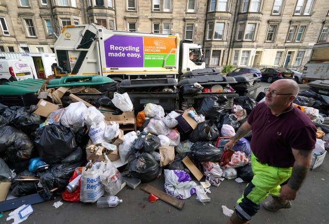 Overflowing bins in Edinburgh