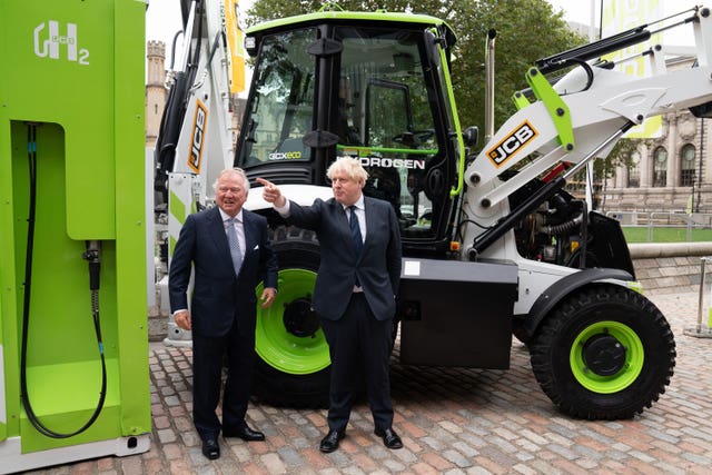 Prime Minister unveils hydrogen powered JCB