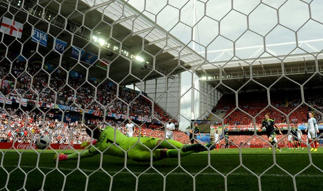Joe Hart is beaten by Gareth Bale's free-kick at Euro 2016