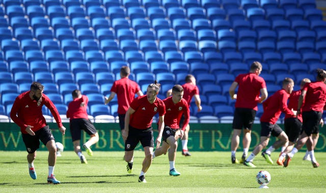 Gareth Bale, centre, is fully fit for Wales