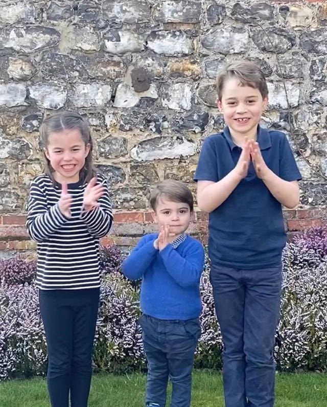 The children clapping for carers