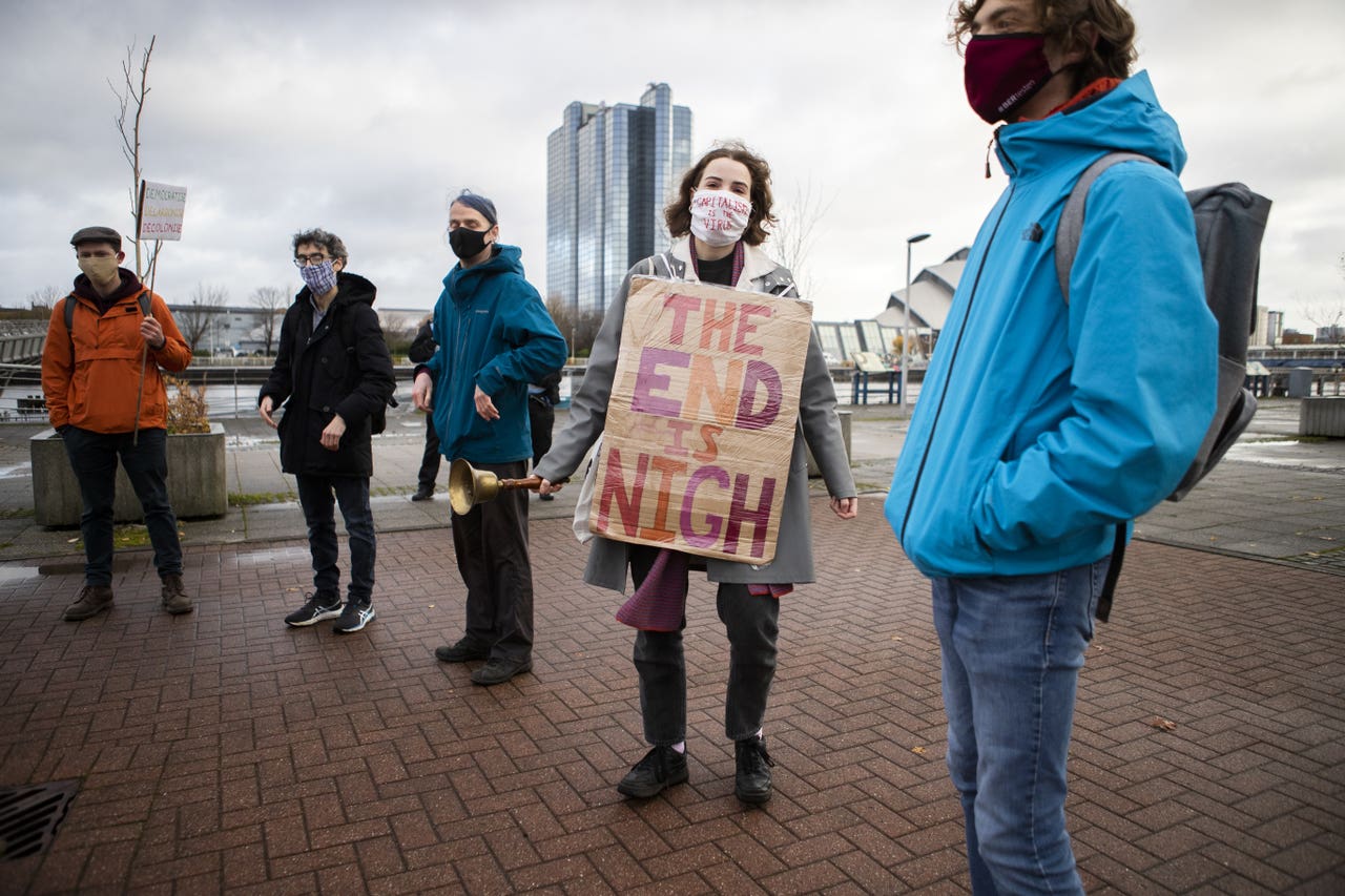 Environmental activists sail into Glasgow in climate change protest