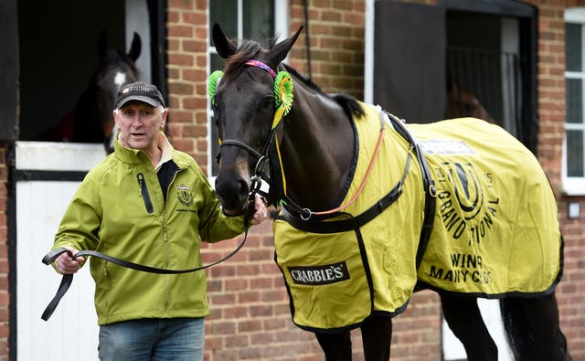 Oliver Sherwood and Many Clouds