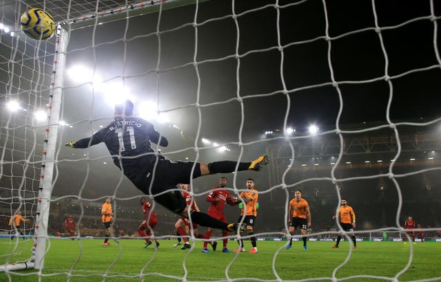 Firmino fires Liverpool to win at Wolves