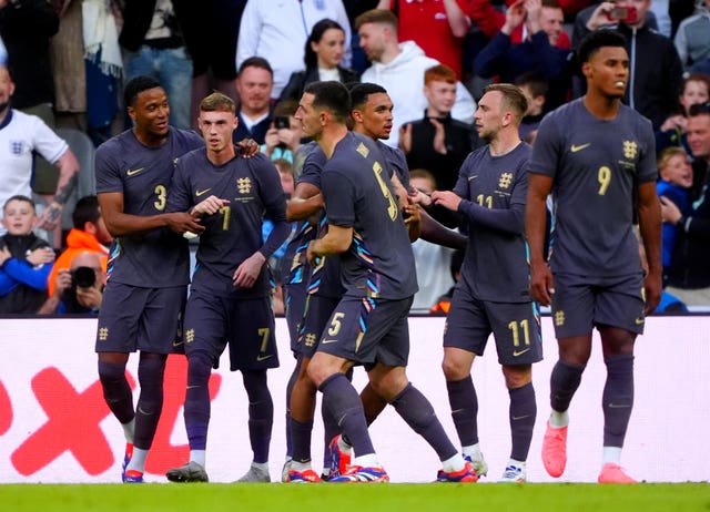 England’s Cole Palmer (second left) celebrates