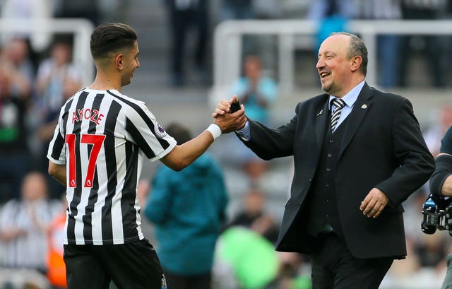 Newcastle boss Rafael Benitez congratulates Ayoze Perez on his hat-trick against Southampton