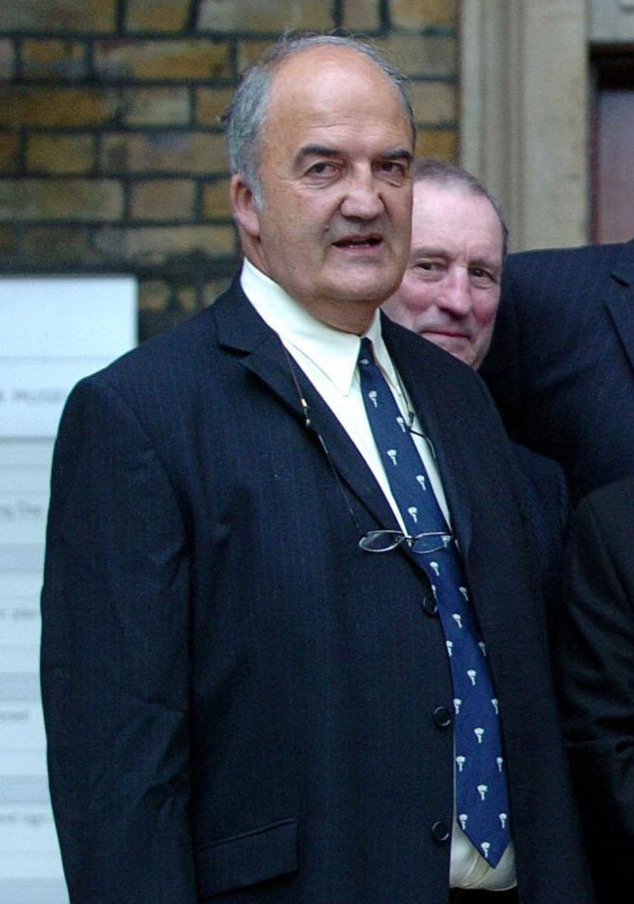 Falklands Medical Officer Who Saved Many In red And Green Life Machine 
