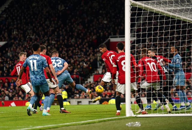 Leander Dendoncker scores Aston Villa's second goal