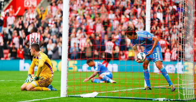 Santiago Vergini picks the ball out of the Sunderland net in Southampton's 8-0 win in 2014