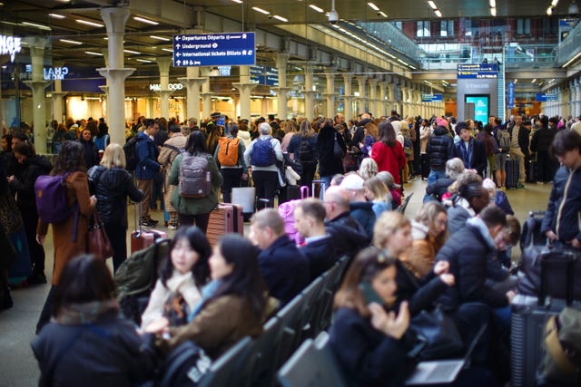 Crowds of passengers at St Pancras