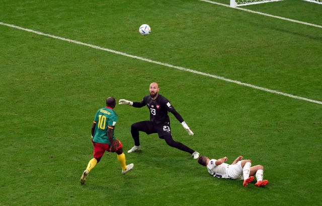 Cameroon’s Vincent Aboubakar scooped an amazing lob over Vanja Milinkovic-Savic in a thrilling draw with Serbia.