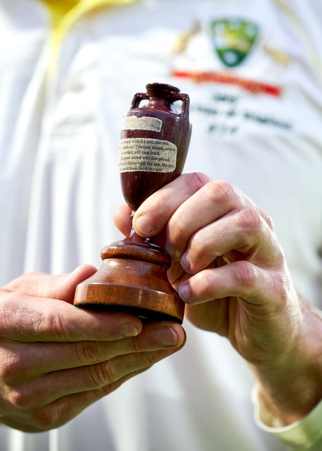 Australia Captain Tim Paine holds the Ashes urn