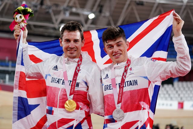 Jaco van Gass (left) celebrates with his gold medal after winning the men's C3 3000m individual pursuit alongside Finlay Graham with his silver