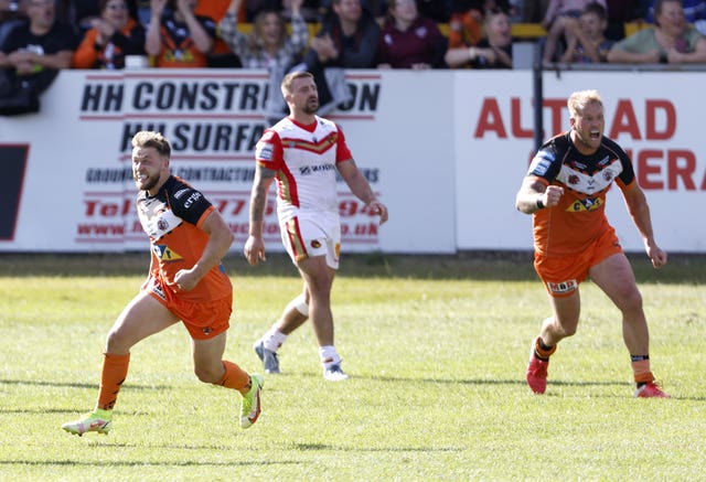Castleford’s Danny Richardson (left) scored a drop goal in golden-point extra-time to seal a 17-16 victory over Catalans Dragons in the Betfred Super League (Richard Sellers/PA).