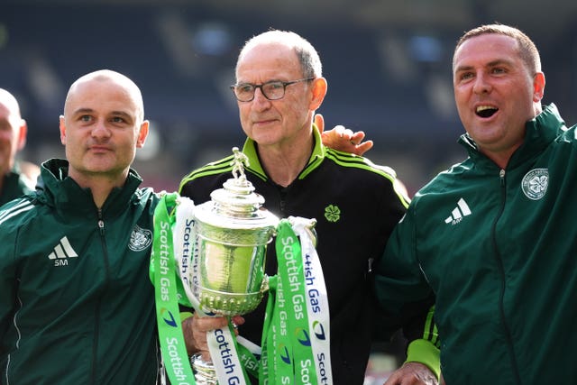 Celtic manager Martin O'Neill (centre) with the Scottish Cup and assistant manager Shaun Maloney (left) and Mark Fotheringham