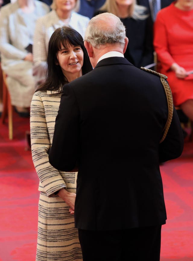 Gillian Wearing receiving her honour from the Prince of Wales