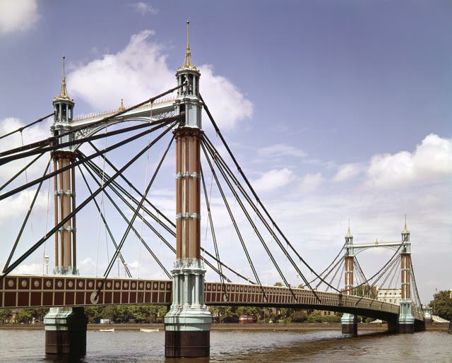 London Scenes – Chelsea Bridge