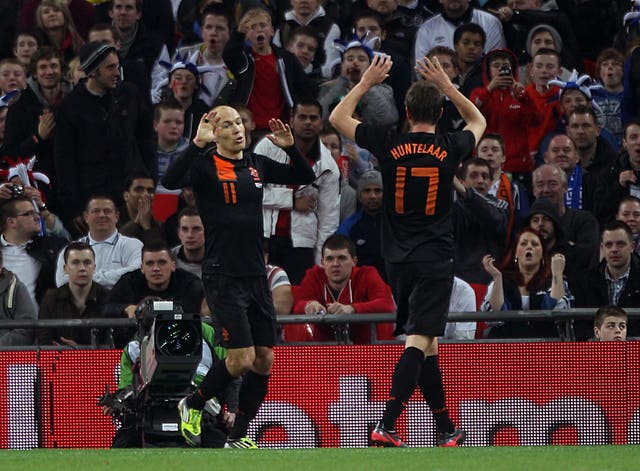 Arjen Robben (left) scored the injury time winner for the visitors as Pearce suffered a defeat. 