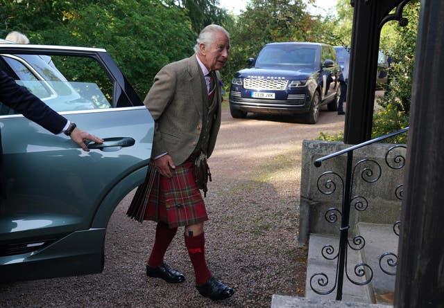 Charles arrives at Crathie Kirk 