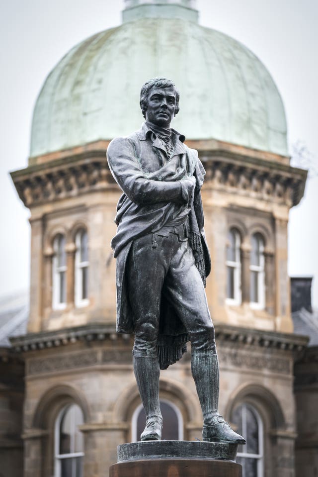 Robert Burns statue returned