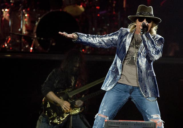 Axl Rose to stop throwing his microphone
