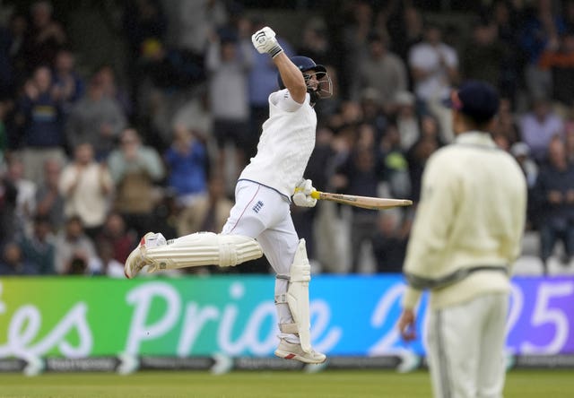 Ben Duckett celebrates reaching his century