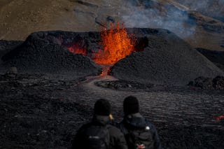 Sulphur dioxide gas cloud passes over UK after Iceland volcano eruption ...