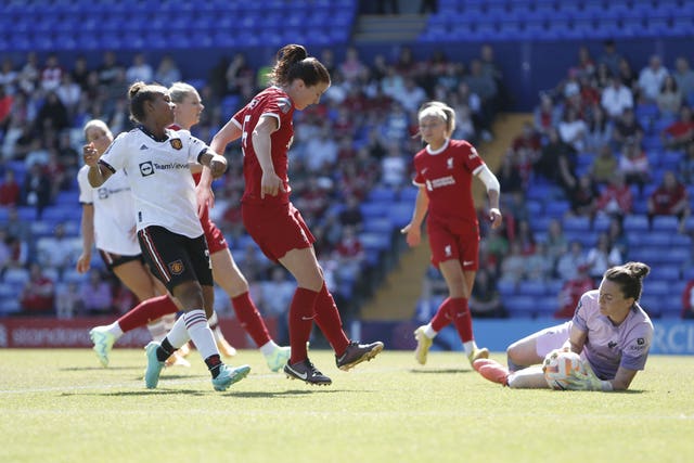 The review has called for minimum standards to be introduced in the Women's Super League and Championship