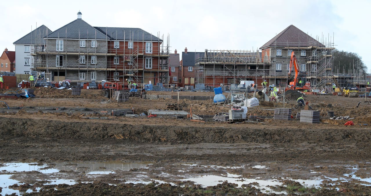 Starmer £550m housing investment with vow to remove planning
