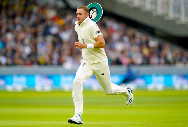 Stuart Broad loses his hat as he chases the ball