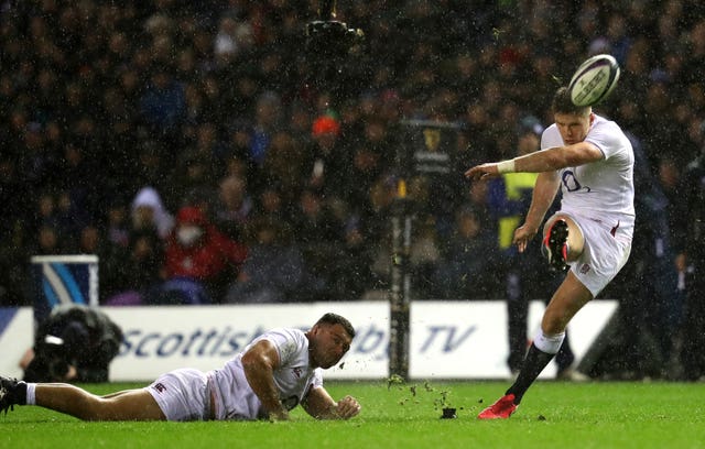 Genge was forced to hold the ball for Farrell's kick due to the conditions