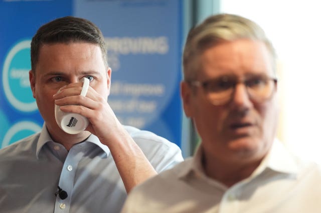 Labour leader Sir Keir Starmer (right) and shadow health secretary Wes Streeting, during a visit to Kings Mill Hospital in Sutton-in-Ashfield, in the East Midlands 