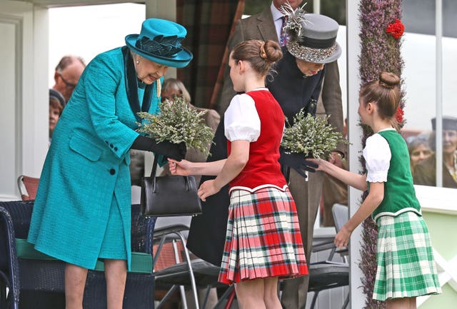 The Queen was presented with a bouquet of heather