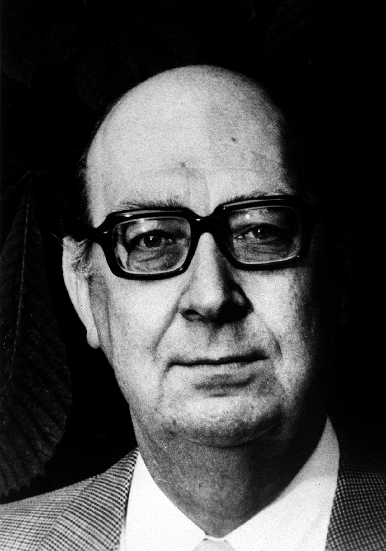 Philip Larkin Letters Shed Light On Relationship With His Parents ...