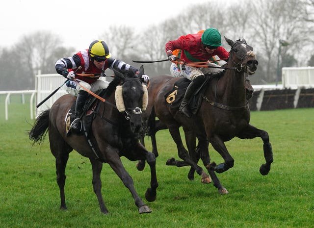 Fortunefavorsdbold ridden by Gavin Sheehan (left) on their way to winning the Newlands Developments Mares’ Novices’ Handicap Chase 