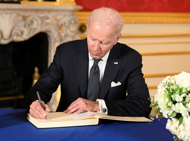 Joe Biden says 'world is better' thanks to Queen after visiting lying in state 2 Queen Elizabeth II death